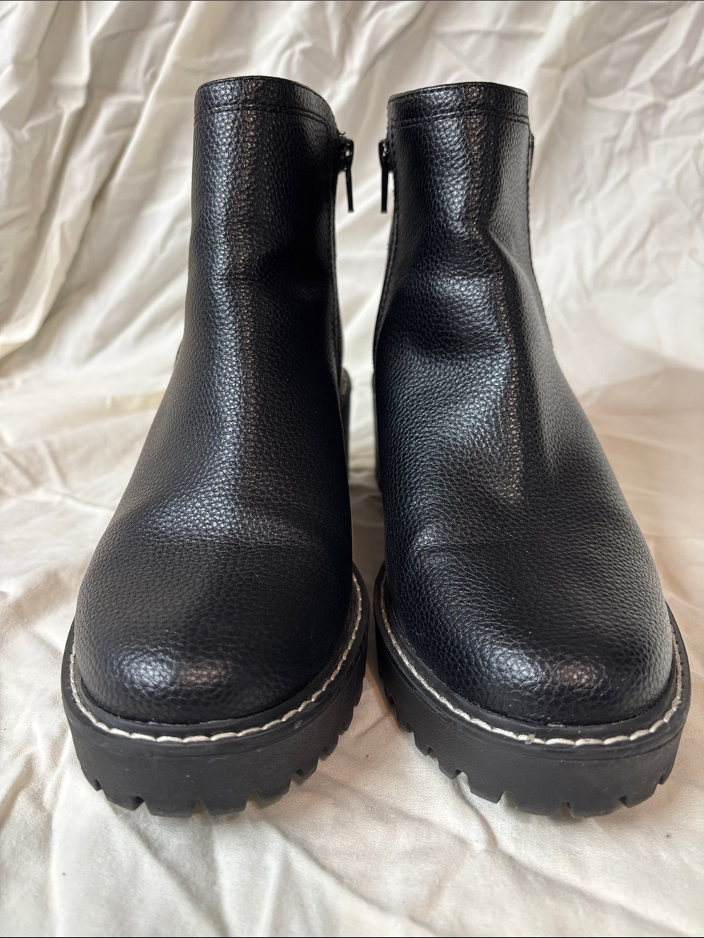 Universal Thread Black Textured Leather Chelsea Boots